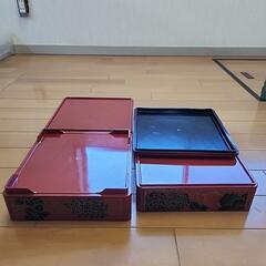 重箱　赤と黒の花柄　漆器製　3段の画像