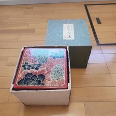 重箱　赤と黒の花柄　漆器製　3段の画像