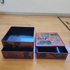 重箱　赤と黒の花柄　漆器製　3段の画像