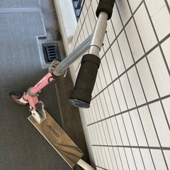 幼児向けキックボードの画像