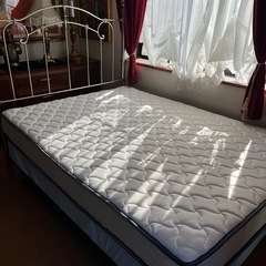 ダブルベッド&マットレスの画像