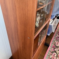中身はありません。ガラス棚の画像
