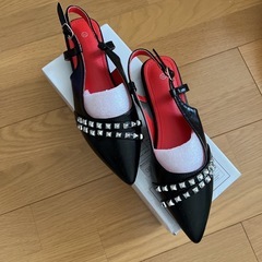 【新品未使用】スタッズ付きブラックスリングバックサンダル22.5cm〜23cmの画像