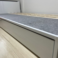 ベッドフレームの画像