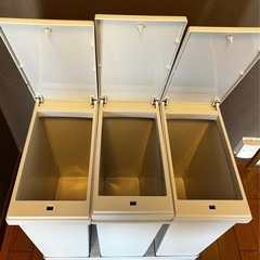 【取引中】キャスター付ゴミ箱の画像