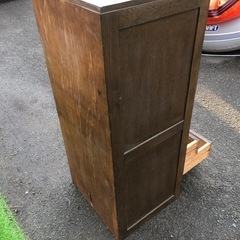 昭和レトロな小型のガラス戸棚 レトロな雰囲気出まくり❣️44cm×38cm×高さ98cmの画像