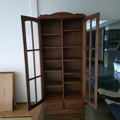 本棚、飾り棚、食器棚の画像