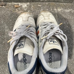 adidasスニーカーの画像