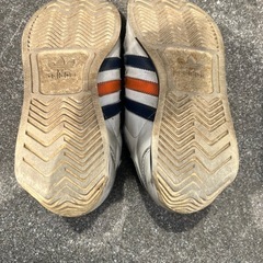 adidasスニーカーの画像