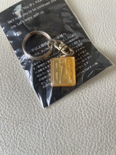 【10％OFF】 継続会員 B'z ライブコレクション ピンバッジ キーホルダー ミュージシャン