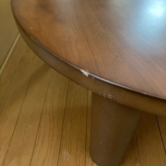木製の丸い座卓になりますの画像