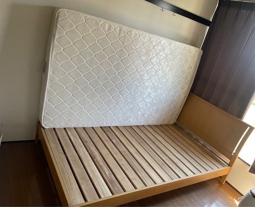 セミダブルベッドマット付き