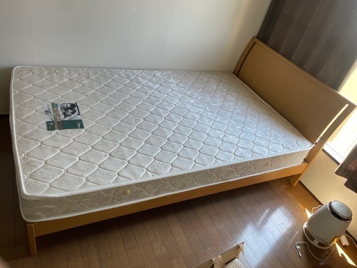 セミダブルベッドマット付き
