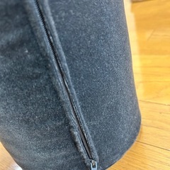 【値下げしました】黒い肘掛けクッション①の画像