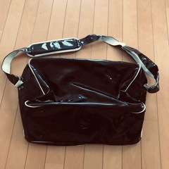 【FILA】エナメルバッグの画像