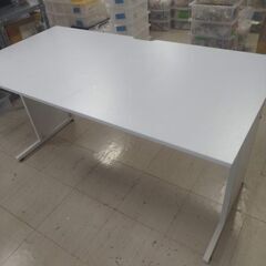 引っ越しに伴い、白デスク１台いったん処分します。