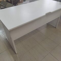 引っ越しに伴い、白デスク１台いったん処分します。の画像