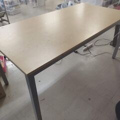 引っ越しに伴いテーブル処分します。の画像