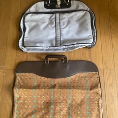 スーツ入れるカバン