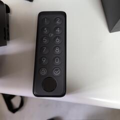SwitchBot指紋認証キーパッドとジャンクのロックプロの画像