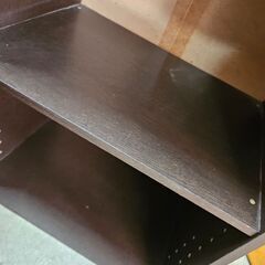 リサイクルショップどりーむ天保山店　No2107　カラーボックス　ブラウンカラー　※背板が逆に組み立てられています(´;ω;｀)の画像