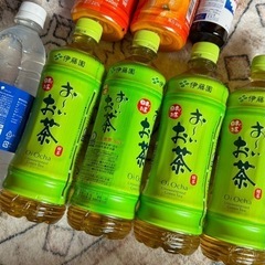 お茶4とジュースなど3点