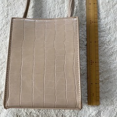 決まりました　型押し　斜めがけショルダーバッグ　サコッシュ　ベージュの画像
