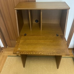 コンパクトな机（ドレッサーとしてもインテリアにも、学習用にも！）の画像