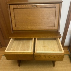 コンパクトな机（ドレッサーとしてもインテリアにも、学習用にも！）の画像