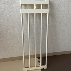 突っ張り棚　収納棚　白