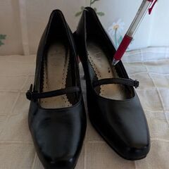 未使用　ELLE 22cm牛革黒パンプスの画像