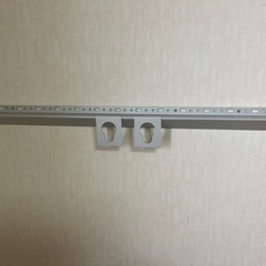 東芝32インチテレビ 壁掛け金具、ケーブルセットの画像