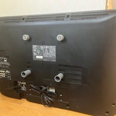 東芝32インチテレビ 壁掛け金具、ケーブルセットの画像