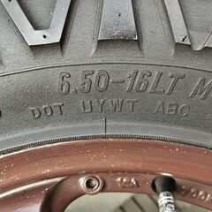 ジムニー // マッドタイヤ 6.50-R16 / アルミホイール 16inch 5.5J 5H PCD139.7+20の画像