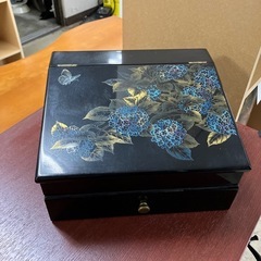 O2504-816 アクセサリー・小物入れ アジサイ柄 鏡付き 中古