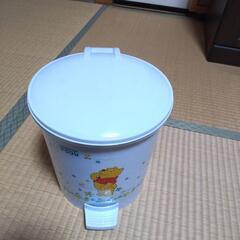 プーさんゴミ箱の画像