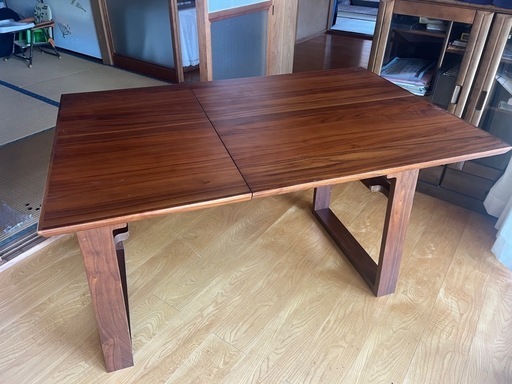 木製ダイニングテーブル　伸縮式