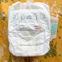 【新品】ムーニー　テープ式　新生児用おむつ64枚の画像