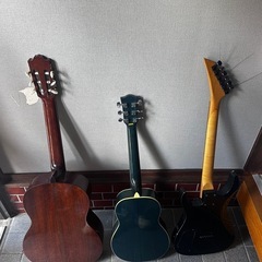 ギター3個の画像