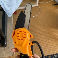 電動チェーンソーの画像