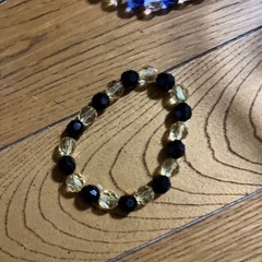 ビーズ　腕輪の画像