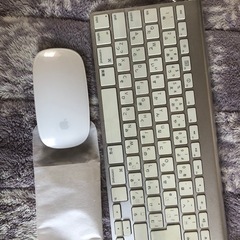 Appleのワイヤレスキーボードとマウスセットの画像