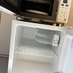 ハーフ冷蔵庫と電子レンジセットの画像