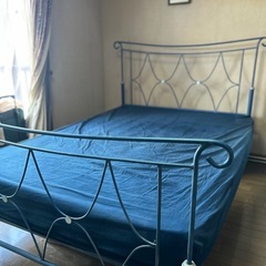 ダブルベッド