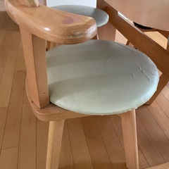 ダイニングテーブルの画像