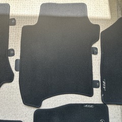 車　足マットの画像