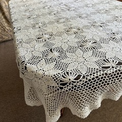 テーブルクロス:レース2枚、レースのカーディガン1枚の画像