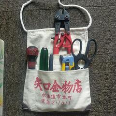 昭和の大工さんの釘入れ・ビス入れ。道具袋工具入れの画像
