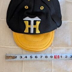 300円　阪神タイガース　カラビナ付きキャップ形小物入れ