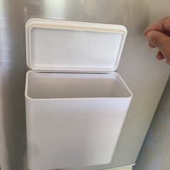 小さいゴミ箱の画像